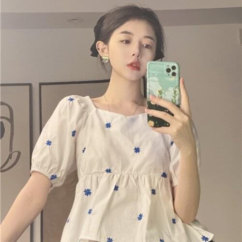 Blouse Women French Embroidery Floral V-neck Short-sleeved Shirt Female Design Sense Niche Summer New Korean Blouse