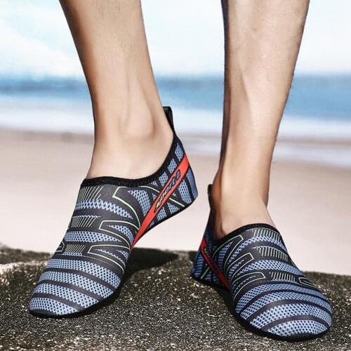 Men Aqua Elastic Slip-on Sneakers New Pattern Outdoor Anti-skid Beach Diving Quick Dry Footwear Water Sports Diving Shoes