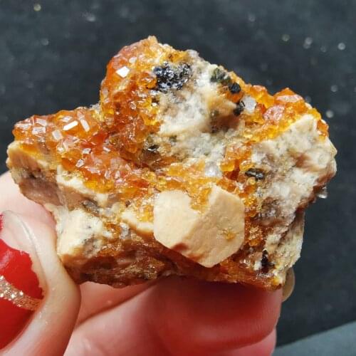 20.8g.100% natural crystal with garnet mineral specimen stone and crystal healing crystal quartz gem