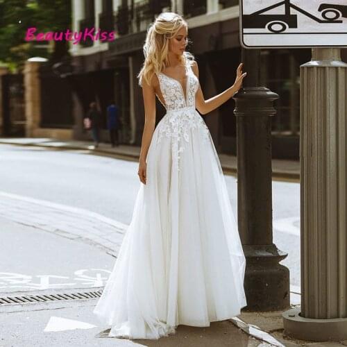 Boho Wedding Dresses V-Neck Appliques Lace A-Line Tulle Wedding Gowns Beach Simple Bridal Dress 2021