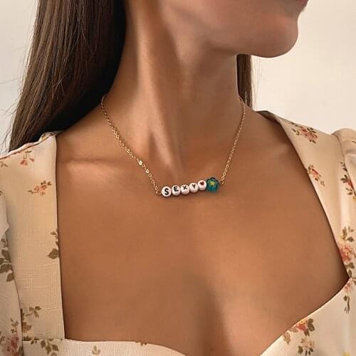 New Fashion Letters Pendant Necklace for Women Girls Simple Trandy Glazed Flower Charm Dangle Necklae Neck Jewelry Accessory