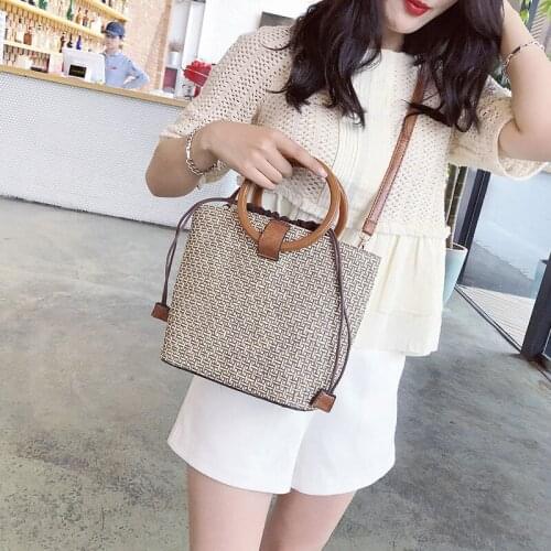 Women Bucket Drawstring Handbag Straw Shoulder Bag Straw Weave Crossbody Handbag Beach Bags Handbag Girl Tote Shopping Travel