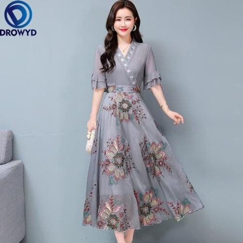 Summer Beach Maxi Dress for Women Retro Embroidery Short Sleeve Dress V-neck Waist Was Thin and Temperament Large Swing Dresses