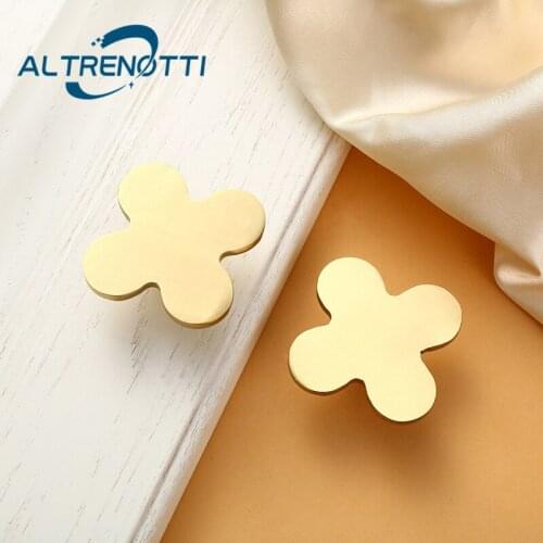 Furniture Handle Brass Gold Clover Shape Knob Kitchen Wardrobe Cupboard Drawer Cabinet Simple Modern Metal Door Pull Hardware
