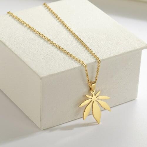New Fashion Maple Leaf Shape Pendant Necklace Womens Necklace Fashion Metal Sliding Pendant Accessories Party Jewelry