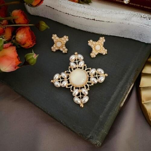 Retro pearl small fragrance Brooch female 925 pin ear pin ear clip set art simple coat pin