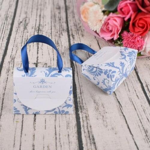 50pcs High Quality Pink Dot Blue Flower Candy Boxes Wedding Favors Portable Gift Bags Party Favor Decoration Boite Bonbon