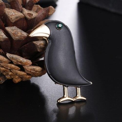 Crow Brooch Black Paint Bird Enamel Brooches Women Suits Dress Hat Collar Brooch Pins Animal Scarf Buckle Gift