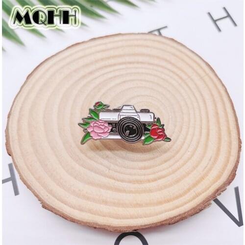 Creative Fun Flowers Camera Enamel Pin Alloy Camera Brooch Badge Clothes Bag Accessories Woman Temperament Jewelry Gift For Kid
