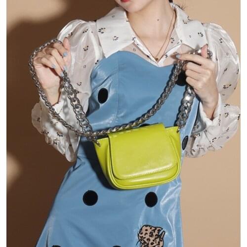 2021 new trendy European and American fashion brand niche design retro metal chain saddle bag fashion wild crossbody chest bag
