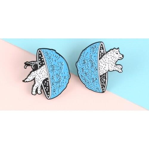 Hemisphere Animal Blue Bowl Wolf Half Tail And Half Body Couples Pins White Wolf Funny Badge Accessories For Good Friends