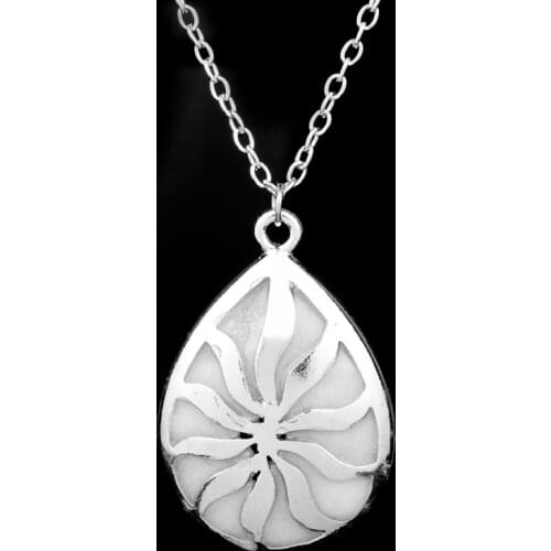 Dongsheng Strange Thing Luminous Fluorescence Necklaces Glowing In The Dark Hollow Flower Pendant Drop Choker Xmas Gifts -30