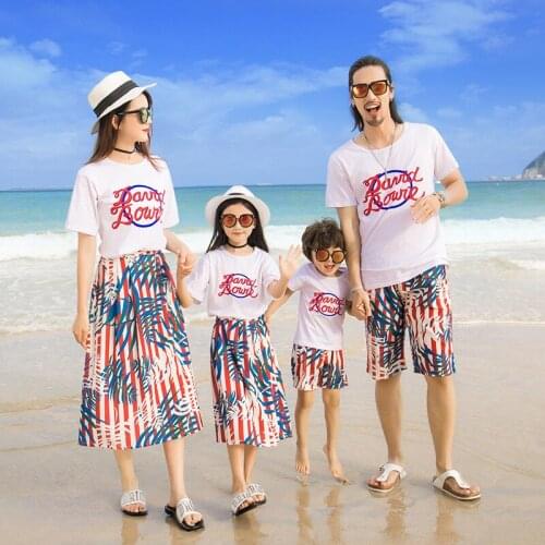 2019 new style Summer Family Look Matching Outfits Clothes Mother and Daughter Father Baby Boys Girls Son T shirts Dresses