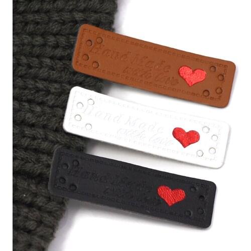 50Pcs 51x15mm Handmade Tags Hand Made With Love Red Heart Sewing Labels DIY Clothes PU Leather Knitting Tags For Hats/Gift Decor