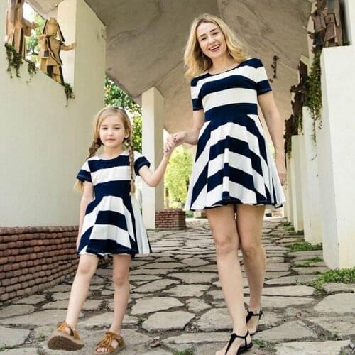 Mother And Daughter Summer Dress Fashoin Short Sleeve Wave Striped Family Matching Vestido Kids Girl Beach Clothes Women Dresses