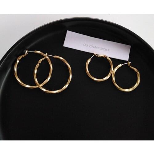 New Arrival Simple Hoop Earrings Gold Color Circle Wave Pattern Twisted Hoops for Women Party Boucle D'oreille Bijoux