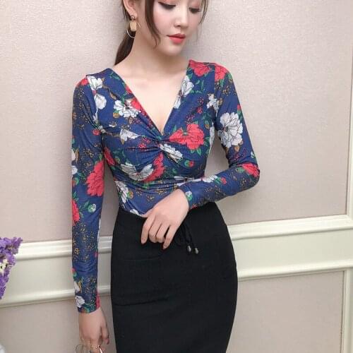 Woman Long Sleeve T-shirt Spring 2020 New Sexy Low-chested V-neck Top Slim Fit Floral Print Bottom T-shirt Club Dance T Shirt