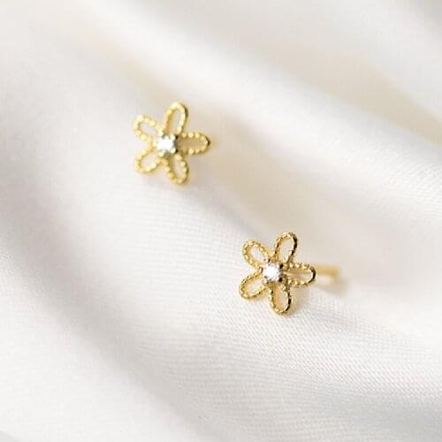 Charm stud earrings for women Snow flower shape Hollow ear pierce accessory Romantic fine jewelry Engagement party lady gifts