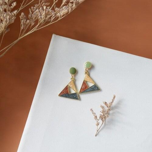 S925 Silver Unique Temperament Earrings Triangle Dripping Oil Hit Color Wild Retro Jewelry Ladies Banquet Party Matching Pendant