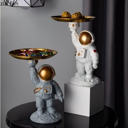 Creative Resin Astronaut Sculpture Metal Storage Tray Art Living Room Office Decoration Candy Fruit Storage Tray Home Decoration