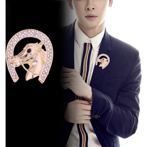 Fashion New Lucky Metal Rhinestone Horseshoe Brooch Jewelry Luxury Lapel Pin Horse Head Badge Brooches for Men Accessories