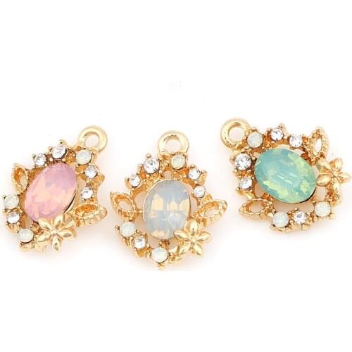 DoreenBeads Fashion Zinc Based Alloy Pendant Charms Oval Gold Setting Flower White Rhinestone 18mm( 6/8") x 14mm( 4/8"), 5 PCs