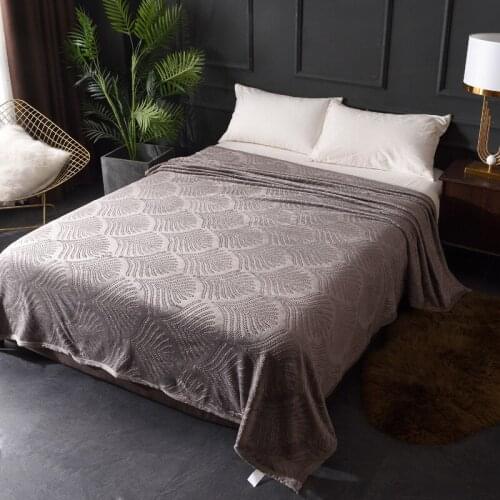 Soft Throw Blanket Flannel Throw Blanket Faux Fur Blanket for Beds Thickness Travel Throw Blanket Machine Washable Home Textile