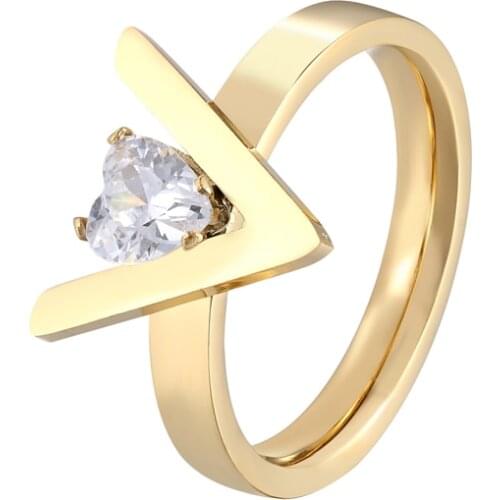 Beautiful V Letter Middle Heart Crystal Ring Stainless Steel Gold Plating Jewelry Woman Ring Love Couple Wedding Ring Gift