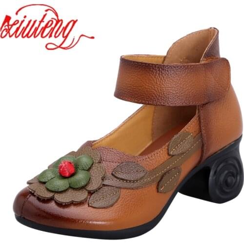 Xiuteng Ethnic Style Womens Shoes Summer Leather Flowers Round Top Non-slip Retro Middle-aged Elderly Mother Roman Pumps Gift