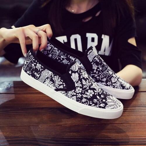 Spring and autumn new trend fashion all-match graffiti canvas shoes mens one-step low-top breathable flat patterned cloth shoes