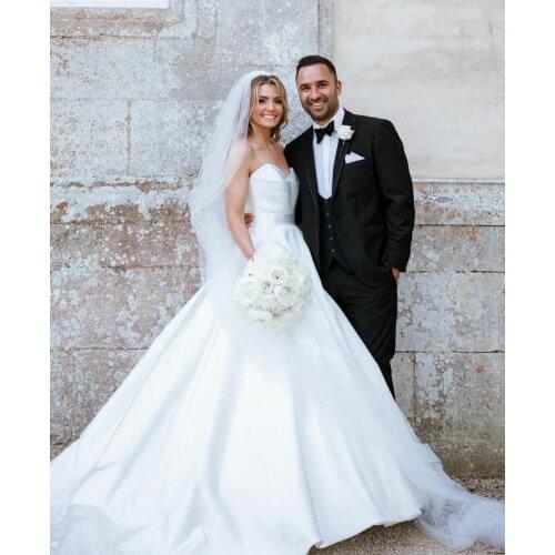 Long Sweetheart Pleated Satin Wedding Dresses with Pockets A-Line Court Train Corset Back Robes De Mariée Bridal Gown For Women