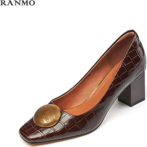 French Retro Womens Single Shoes Stone Textured High Heels Natural Leather High Heels Fashion High Heels Metal Decoration pumps