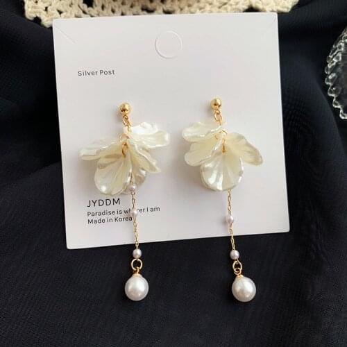 Korean Style TV Star Long Pearls Tassel Shell Ear Clip on Earrings Resin White Petal Shell Elegant Earrings for Women Female