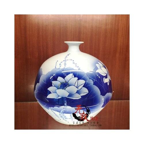 Package mail jingdezhen ceramics mushroom bottle lotus masters Wu Wenhan hand-painted blue and white porcelain vase