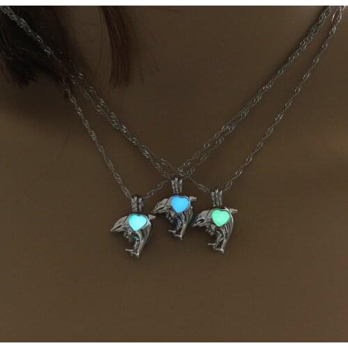 Charm Glowing Two Dolphins Pendant Necklace Cute Luminous Jewelry Choker 3 Colors Christmas Gift For Women Necklace Fashion