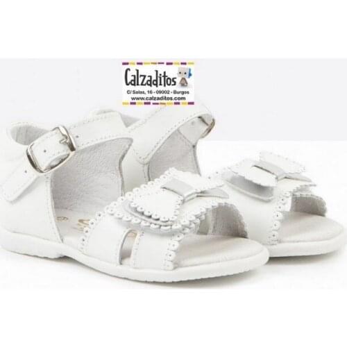 Baby girl sandals in white leather (and silver), by Conguitos bear sandals