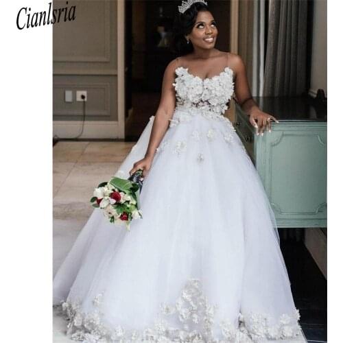Modest Illusion O-Neck African Ball Gown Wedding Dress With Handmade Flowers Appliques Lace Sleeveless Bridal Gown