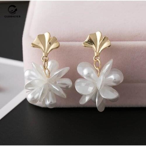 Metal needle Fashion trend metal material Net red three-dimensional petal pearl earrings Female super fairy earrings 088