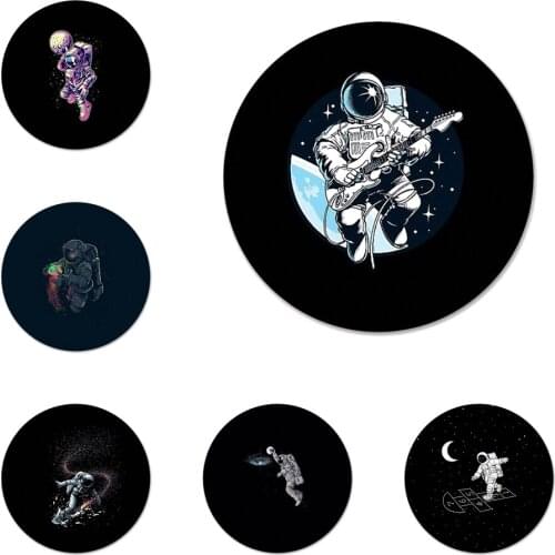 Funny Space Love Moon Astronaut Cat Icons Pins Badge Decoration Brooches Metal Badges For Backpack Decoration 58mm