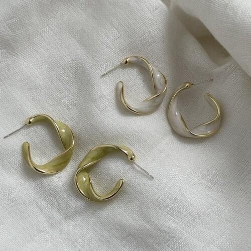 S925 Auricular Needle C- Shaped Resin Twisted Womens Earrings Simple Fashion Jewelry White Charm Trend 2021 Earrings Wholesale