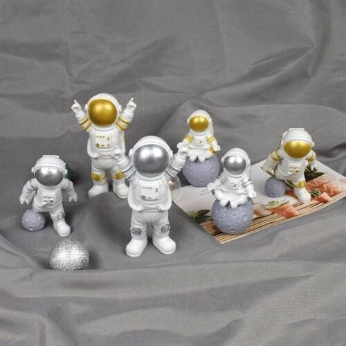 1 Piece PVC Astronauts 3 Only Installed Silver Micro Landscape Astronaut Cake Car Decoration A Cool Tabletop Ornament