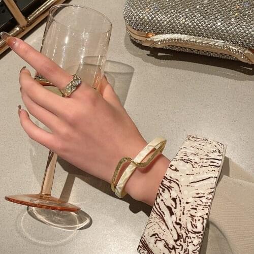 2021Metal White Shellfish Plate Bracelet for Women Opening Adjustable 2 Layers Design Llight Luxury Female Fashion Jewelry Gifts