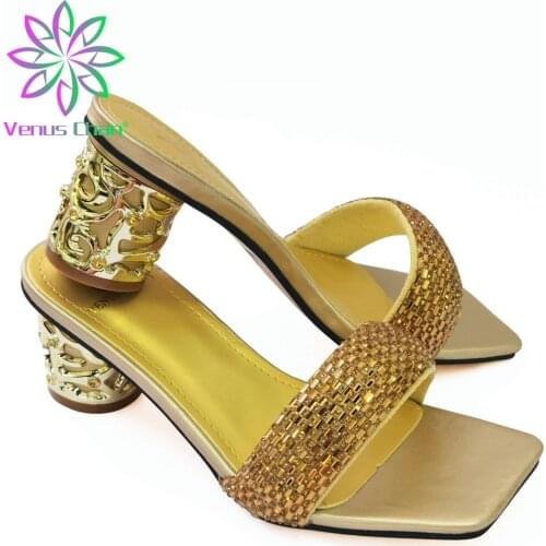 2021 Comfortable Heels Nigerian Women Shoes with Shinning Crystal in GoldenColor New Design African Ladies Shoes for Garden Part
