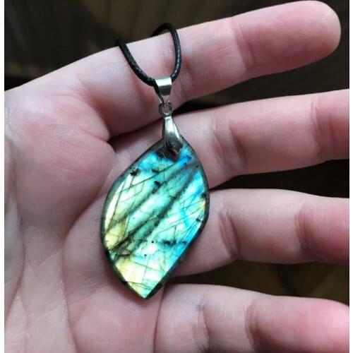 Natural irregular crystal Labradorite pendant Moonstone Sunstone Pendant Divination spiritual meditation Jewelry Pendants chain