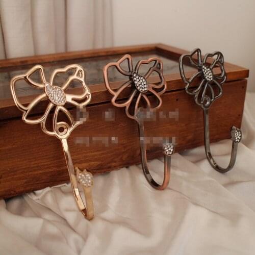 One pair curtain Holdbacks wall hook metal Hollow floral diamond wall hook European high-grade alloy curtain Holdbacks M244