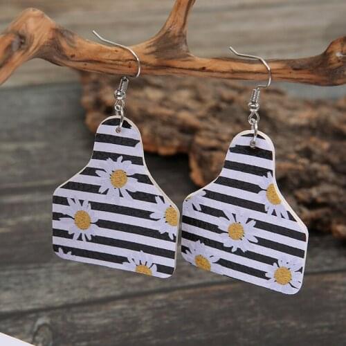 New Wine Bottle Type Creative Black and White Striped Leather Earrings Double-sided Printing Daisy Pu Earrings Wholesale