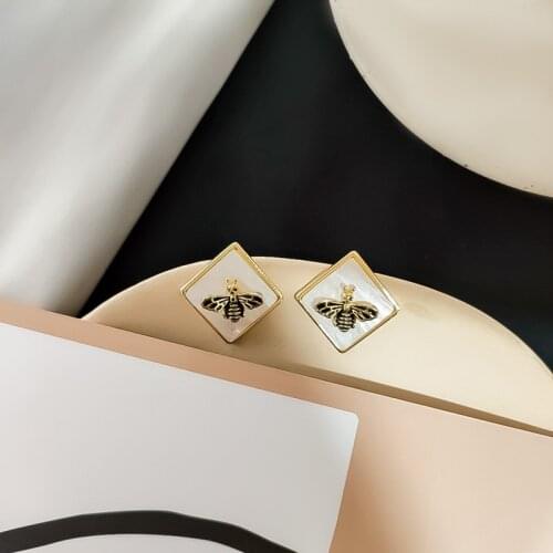 2019 Korea hot new design fashion jewelry simple square shell earrings personality design bee earrings for women gift