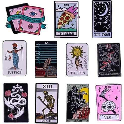 Moon Sun Justice Death Tarot Pin Gothic Aesthetics Divination Brooch CCreative Halloween Accessory
