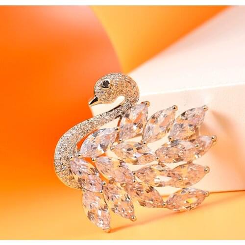 Luxury Crystal Swan Brooch Pins Gold Color Lovers Animal Rhinestones Brooches for Women Wedding Scarf Jewelry Vintage Lapel Pins