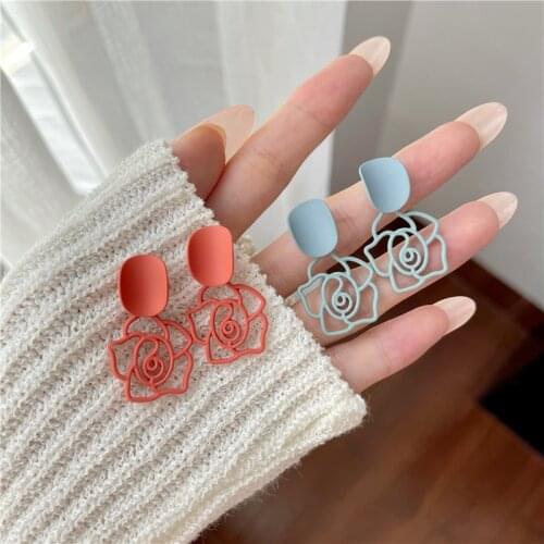 Metal Hollow Out The Rose Earrings Small Pure And Fresh And Sweet Elegant Fashion Stud Earrings Girl Gift Accessories
